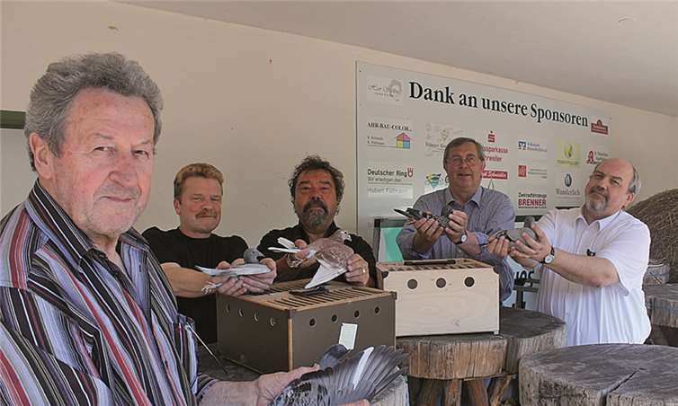 Mehrere Jungtauben von überregional bekannten Züchtern wurden wieder verlost. RERE