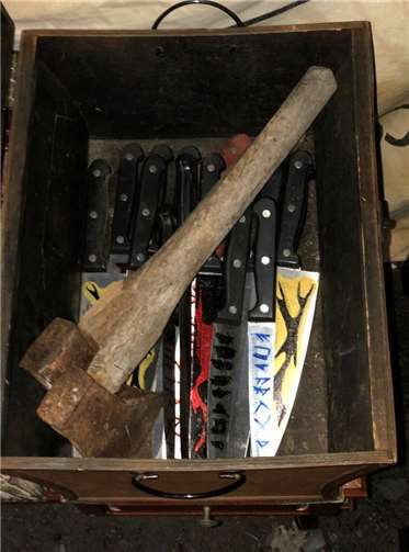 Was war hier geplant? Mehrere Messer wurden gefunden.