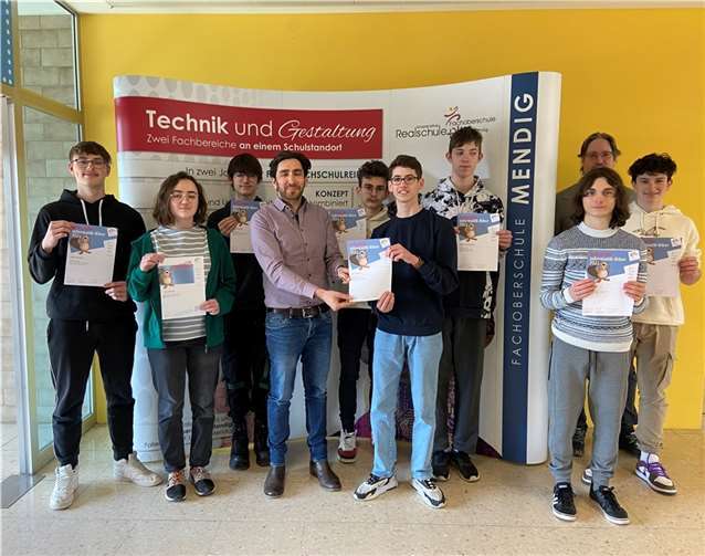 Mehrere Schülerinnen und Schüler der Realschule plus und Fachoberschule Mendig bekamen Urkunden überreicht.  Foto: privat