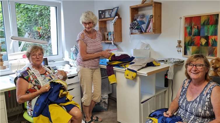 Mehrere Tage hat es gedauert, um mit zwei engagierten Frauen eine Bestandsaufnahme in einer Computerliste zu machen und die Uniformteile mit den notwendigen Reparaturen zu erfassen. Quelle: Närrische Buben