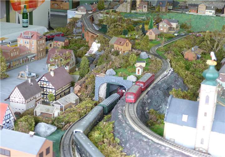 Modelleisenbahnschau Mehrere Wochen lang haben die Teilnehmer mehr als 60 Meter Gleise verlegt.