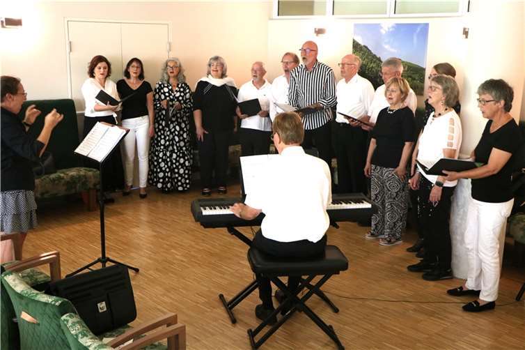 Mehrere ausgebuchte Konzerte, eine Konzertreise 2016 nach Portsmouth/England und die Mitwirkung bei der Freiheiter-Preisverleihung 2017 im großen Kurhaussaal waren weitere Höhepunkt des Chors. Foto: „belCanto“