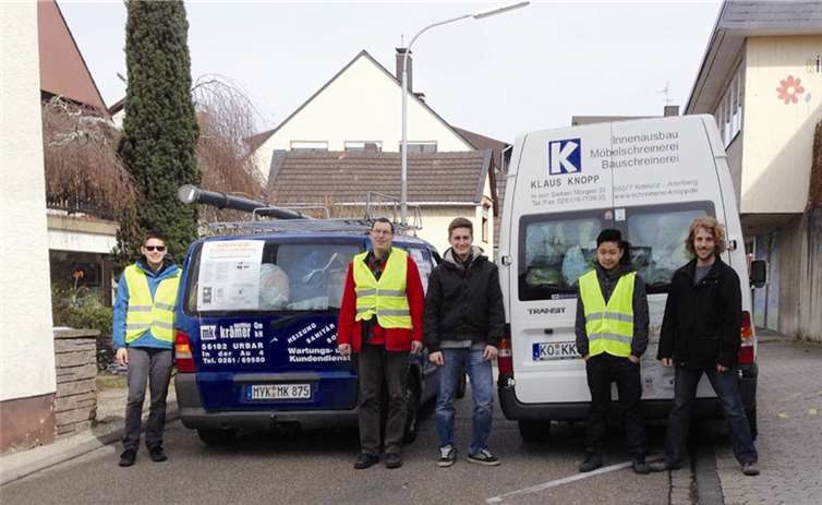 Mehrere fleißige Helfer sammelten in Urbar die Kleidersäcke für die Bolivien-Kleidersammlung ein und brachten sie zur Sammelstelle nach Bendorf. privat