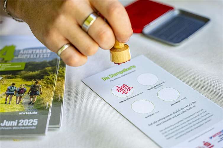 Mehrere hundert Gäste sammelten Stempel an allen vier Gipfeln.  Foto:Markus Werner