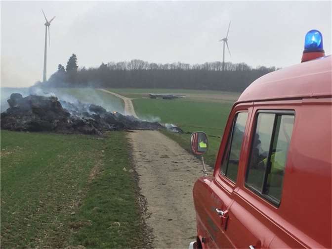 Mehrere hundert Strohballen wurden Opfer der Flammen. Foto: privat