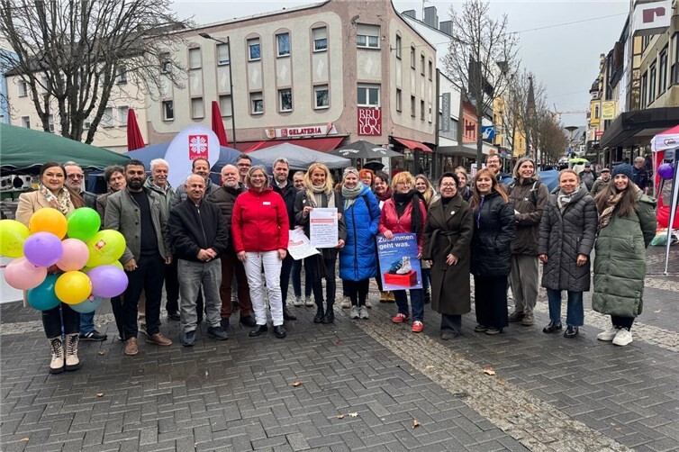 Mehrere soziale Einrichtungen und Initiativen präsentierten sich mit Informationsständen, Mitmachaktionen und Gesprächsangeboten. 
