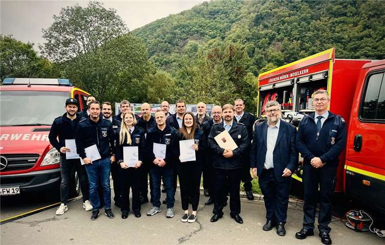 Mehrere verdiente Floriansjünger konnten sich über ihre Beförderungen und Ehrungen freuen. Foto: privat