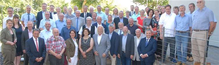 Mehrheitlich beschlossen die Mitglieder des Kreistags, dem Landrat eine Entlastung in Form eines hauptamtlichen Beigeordneten zu verschaffen. Da gerade eine Dezernentenstelle frei geworden ist, findet keine Aufblähung des Personalschlüssels statt.Foto: KER