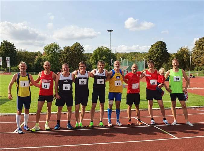 Mehrkämpfer der M40/M45 im Ziel nach erfolgtem Einlauf 1500  Foto: SpVgg 04/13 Burgbrohl – Abt. Leichtathletik