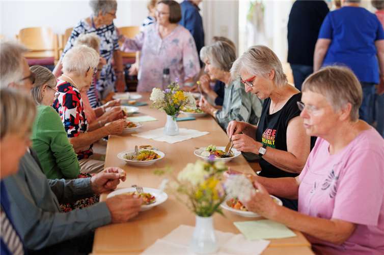 Meist besuchen 30 bis 40 Gäste den Mittagstisch und lassen es sich schmecken.  Foto: Peter Bongard