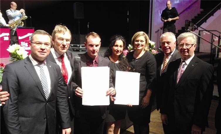 Meisterfeier bei der Handwerkskammer: Horst Gies, MdL, HwK-Hauptgeschäftsführer, Alexander Baden, Steven Jax, Gülüzar Tulun, Julia Klöckner, MdL, Guido Ernst, MdL, und Werner Wittlich, Präsident der Handwerkskammer Koblenz.privat