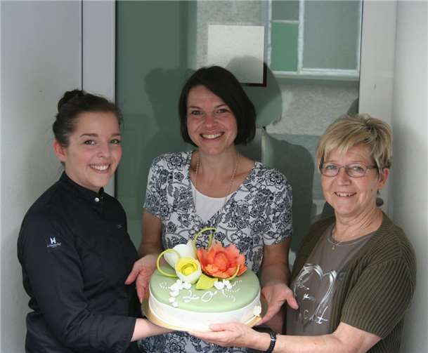 Meisterkonditorin Lucia Kranz, Geburtstagskind und Gewinnerin Frau Kranz (v.l.n.r.).privat