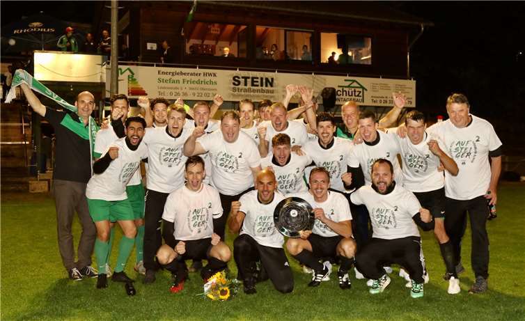 Meistermannschaft SV Oberzissen Bezirksliga. Fotos: Claus Deptalla