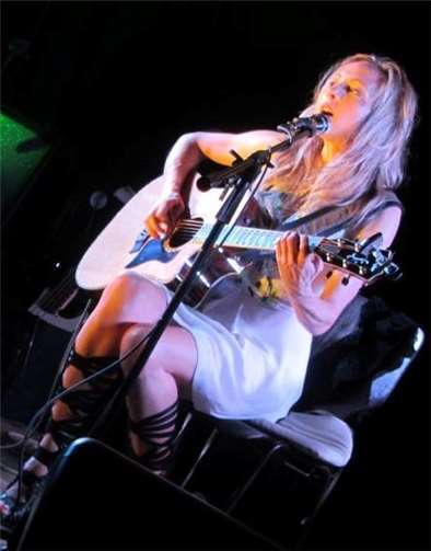 Mel Dekker gastiert am 12. November in Forst. privat