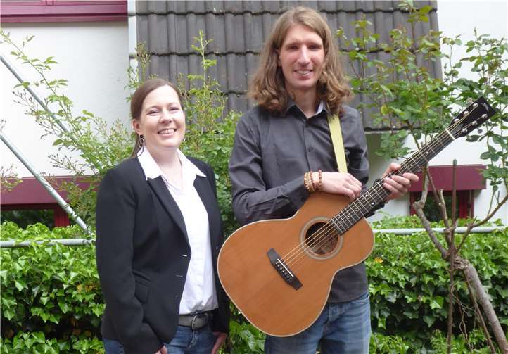 Melanie Bernhardt und Lars Flügge sorgten für beschwingte Stimmung bei den Bewohnern. Foto: privat