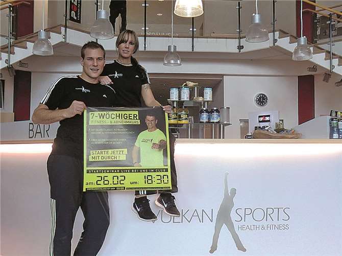 Melanie Büser und Lukas Grezella sind stolz, dass sie den „Fettverbrennungsguru“ für ihren Club und ihr Trainerteam engagieren konnten. privat.