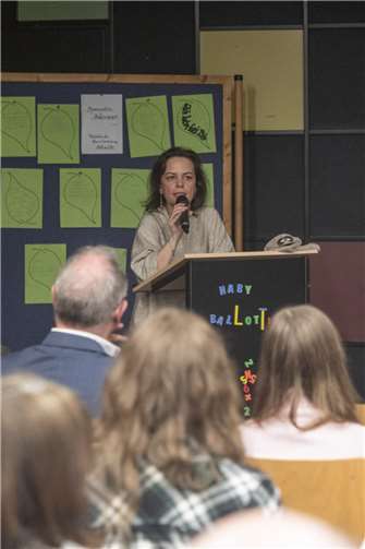 Melanie Gehenzig, Leiterin des Bildungshauses, spricht beim Pallottifest in Haus Wasserburg, Vallendar am 25. Januar 2025. Foto: Haus Wasserburg/Mathias Birsens