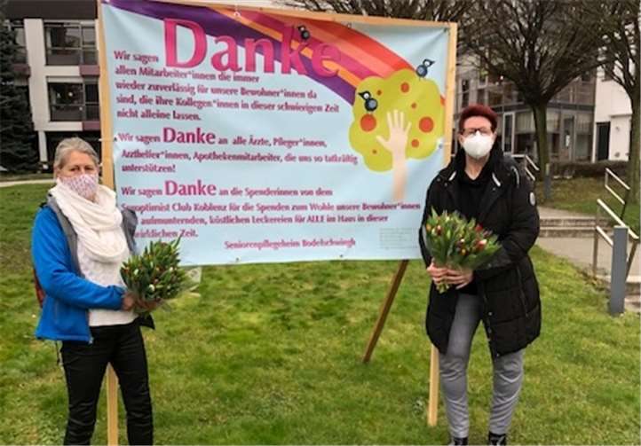 Melanie Loose (re.), Leitung Seniorenpflegeheim Bodelschwingh, freut sich über die Aufmerksamkeit des Rotary Clubs Koblenz-Mittelrhein, vertreten durch die Präsidentin Klaudia Hendricks.Foto: privat