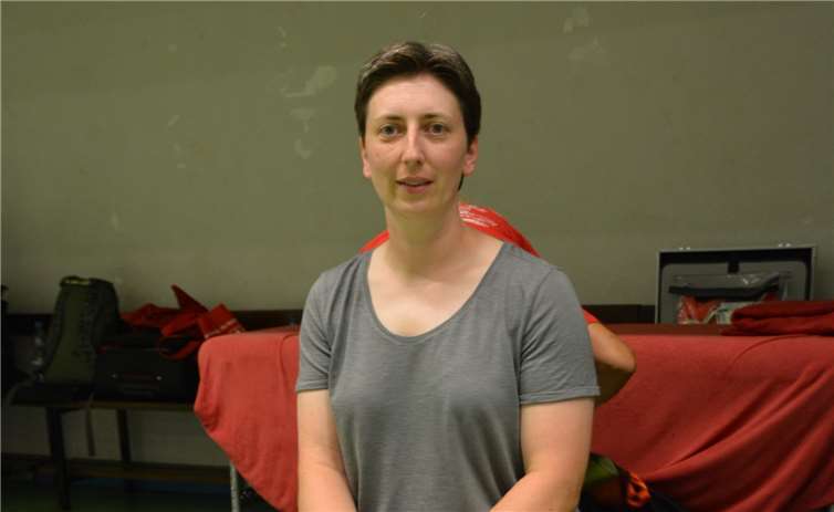 Melanie Mannebach auf der Bank.