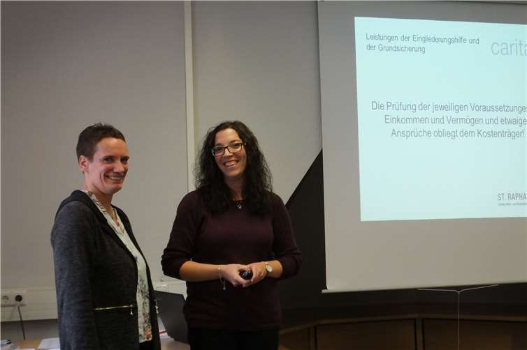 Melanie Rieß (links) und Michaela Weber informierten die Anwesenden.-privat