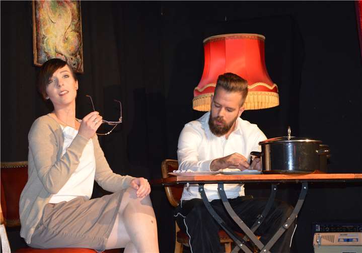 Melanie und Sebastian Schmickler bei der Frage um Tischmanieren und Mode..