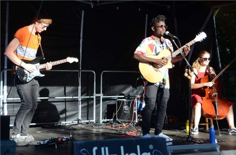 Melchi Vepouyaum aus Bonn hat Fans in der ganzen Welt.