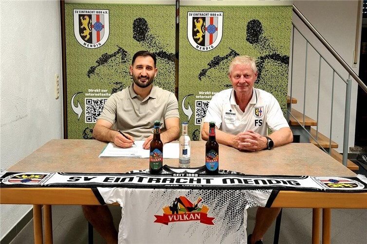 Melih Taha Begen mit sportlichem Leiter Frank Schmitz