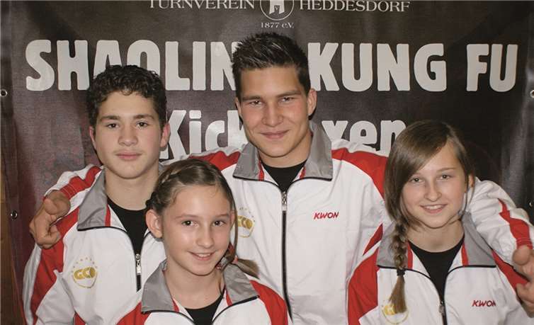 Melisa Redzic und ihre Schwester Jasmina Redzic sowie Marvin Dibke und Leon Linse sind ganz heiß auf griechisches Gold sind. privat