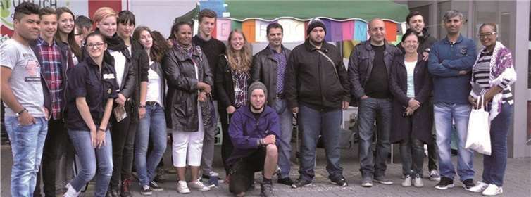 Mendiger Jugendliche zusammen mit Geflüchteten am Weltflüchtlingstag der Vereinten Nationen im Sommer dieses Jahres. privat