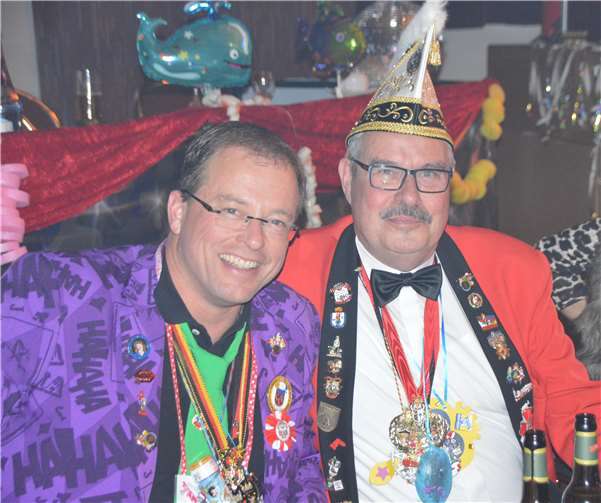 Mendigs Bürgermeister Hans Peter Ammel (re.) und VG-Bürgermeister Jörg Lempertz hatten viel Spaß in der Laacher See-Halle.