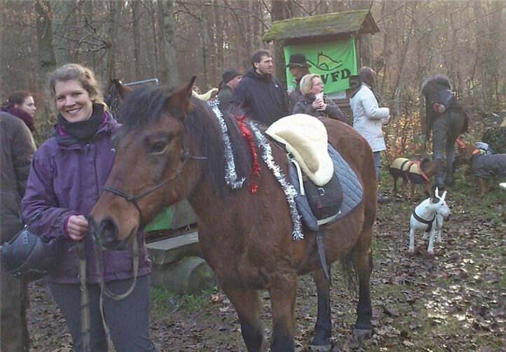 Mensch und Tier hatten sich zusammengefunden und feierten einen gemütliche Jahresausklang.privat