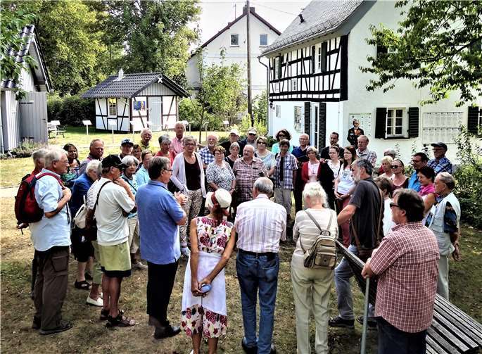 Menschen aus der Region zusammenbringen und sich gemeinsam für soziale Belange im Westerwald einsetzen, will das Forum Soziale Gerechtigkeit bald wieder - wie hier bei einer Rundfahrt auf den Spuren des Wäller Sozialreformers Friedrich Wilhelm Raiffeisen. Foto: privat