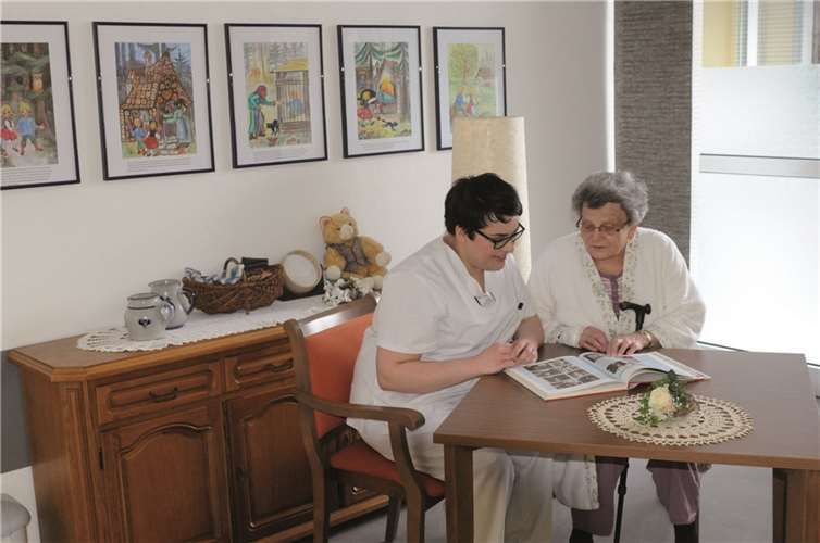 Menschen, die Patienten mit Demenz ein wenig ihrer Zeit schenken wollen, melden sich bitte bei der Pflegedienstleitung, Tel. (0 26 51) 83 20 00. privat