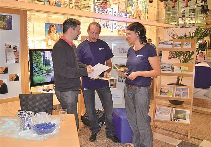 Menschen mit und ohne Behinderung nutzten die Woche der Inklusion im Koblenzer Löhr-Center als Informationsplattform.  Privat