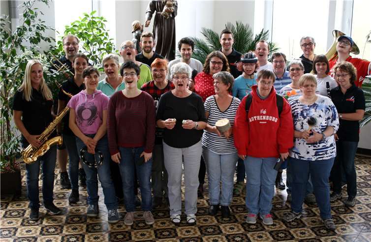 Menschen mit und ohne Behinderung werden gemeinsam Musik gestalten, erleben hören - umrahmt von den Klängen von den rund 50 Musikern des Stammorchesters unter der Leitung von Reinhard Lisecki.privat