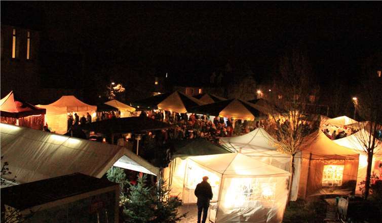 „Mer looße et kraache“ hatte ein beschauliches Weihnachtsdorf auf die Beine gestellt.Fotos: -KBL-