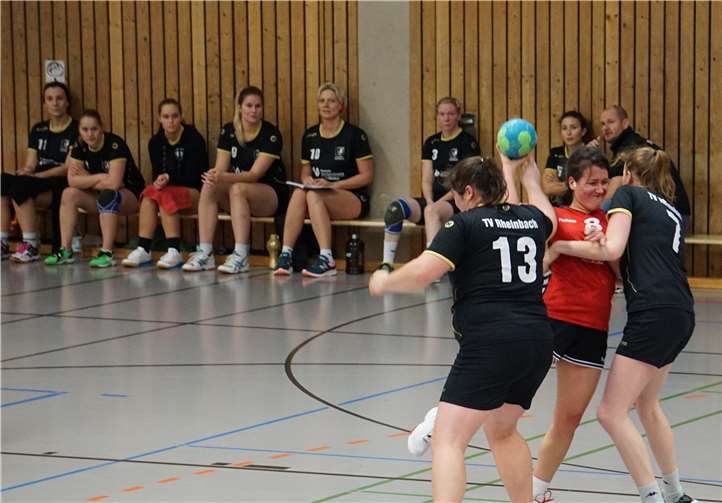 Merls Frauenmannschaft kämpfte gegen die Abwehrreihe der TV Rheinbach an. Privat