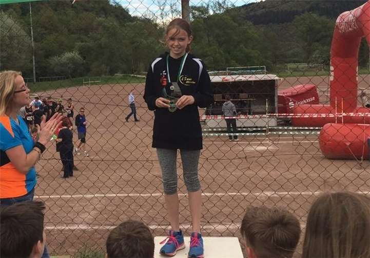 Mia Zerwas bei der Siegerehrung in Hönningen.privat