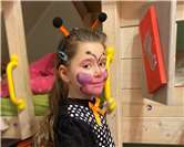 Mia aus Beller war als bunter Schmetterling unterewgs. 