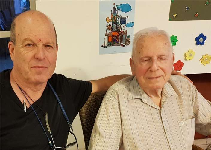 Eine unglaubliche Familiengeschichte Micha Adler, Enkel von Amalie Adler (geborene Heymann) aus Neuenahr und Kurt Heymann, Enkel von David Heymann aus Dernau.