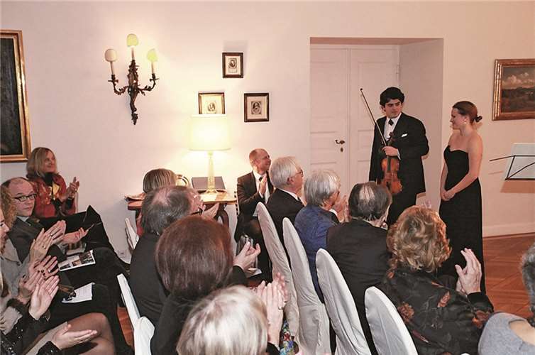 Michael Barenboim (Violine) und seine Frau Natalia Pegarkova (Klavier) (beide re.) spielten zwei Sonaten von Felix Mendelssohn.