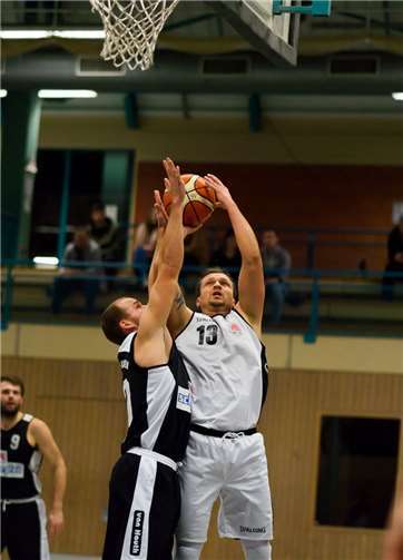 Michael Chojnowksi kämpft hart gegen Treis-Karden. Ben Busch