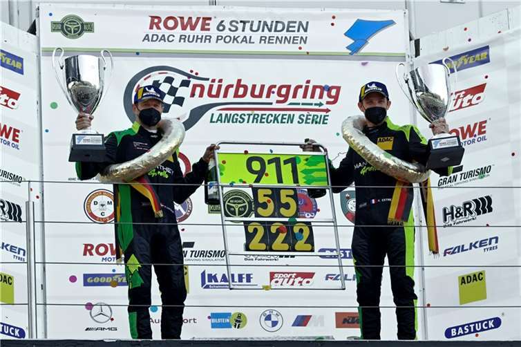 Michael Christensen (li.) und Kévin Estre sicherten mit ihrem Sieg beim ROWE 6h ADAC Ruhr-Pokal-Rennen Manthey Racing den 55. und Porsche den 222. Sieg in dieser Serie. Foto: BURG