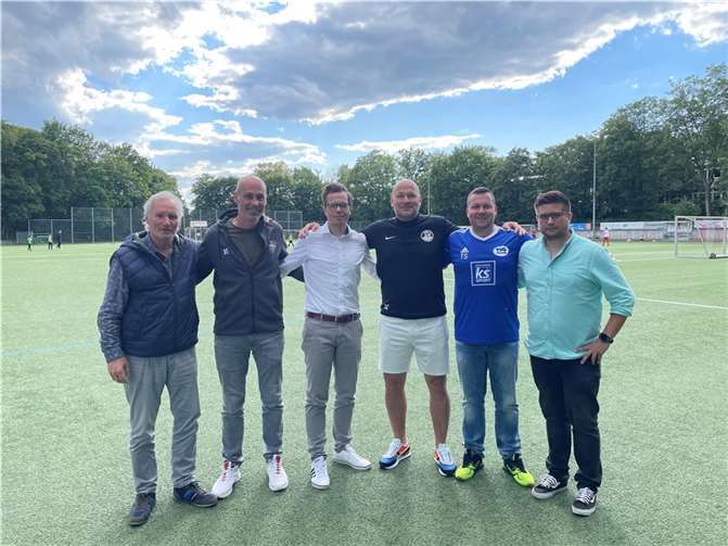 Michael Fischer, Trainer Didi Schönke, Alexander Hof, Dennis Christ, Torsten Schug und Patrick Heers freuen sich auf die Zusammenarbeit. Foto: privat
