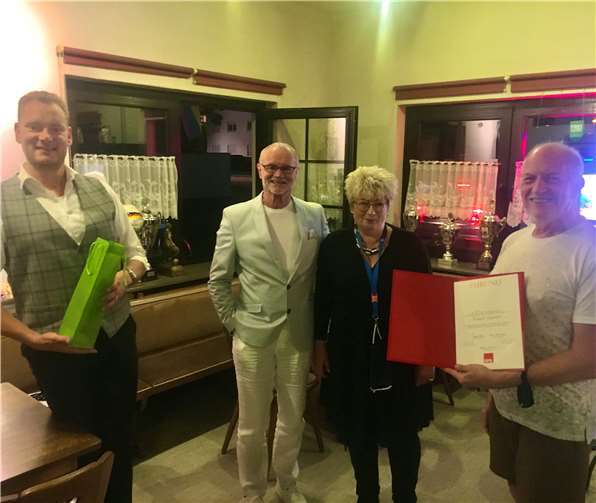 Michael Hamlettwurde für 25-jährige Mitgliedschaft im SPD-Ortsvereins Altstadt-Mitte geehrt.Quelle: SPD-Ortsverein Altstadt-Mitte
