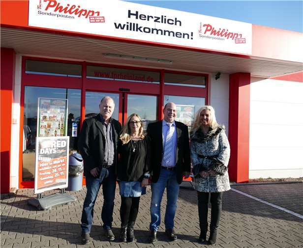 Michael Hennen (v.li.), Bärbel Hennen, Rolf Geyer (Geschäftsinhaber) und Anja Woll. privat