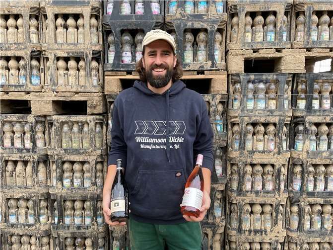 Michael Juchem mit seinem Flutwein: „Es ist wichtig, etwas zurückzugeben.“ Foto: ROB