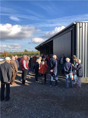 Michael Kaspers (Mitte) beantwortet Fragen der Besucher. Foto: privat