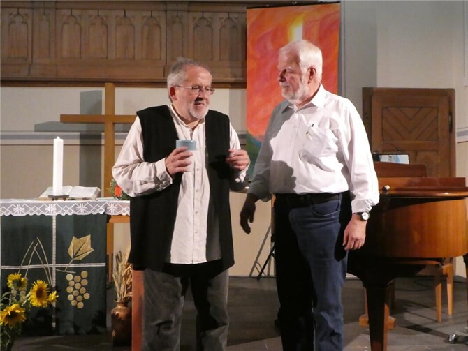 Benefizkonzert begeisterte das Publikum  Michael Knopp (links) und Horst Steinheuer (rechts) beim Konzert in der Christuskirche Bad Breisig.  Foto: Monika Krämer