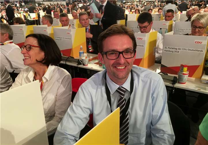 Michael Korden, gemeinsam mit den weiteren Delegierten des CDU-Kreisverbandes Ahrweiler bei der Wahl des/r CDU-Bundesvorsitzenden.  CDU Gemeindeverband Adenau